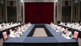 陳吉寧龔正與許勤梁惠玲率領(lǐng)的黑龍江省黨政代表團(tuán)舉行座談，共商兩地合作交流大計(jì)