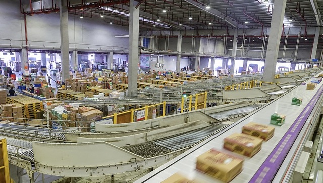 快递上半年成绩单：申通、韵达抢第三，顺丰供应链及国际业务下滑明显