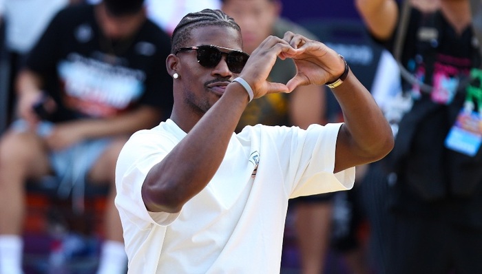 NBA球星扎堆中国行，李宁带巴特勒去了“村BA”