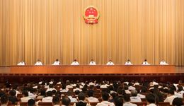 上海市第十六屆人大常委會(huì)第四次會(huì)議（擴(kuò)大）舉行，陳吉寧出席，龔正介紹上半年全市經(jīng)濟(jì)社會(huì)發(fā)展情況和下半年工作重點(diǎn)