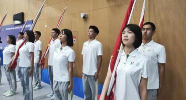 （成都大运纪事）成都大运会颁奖仪式升旗手：用责任感展示中国青年风采