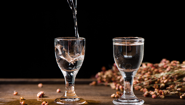 高端白酒渠道库存承压，茅台能成为定海神针吗？