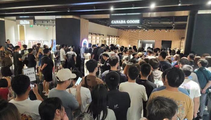 高温预警下，北京消费者疯抢五折加拿大鹅