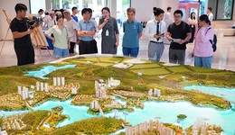 【专访】连平：下半年全面降息概率较低，住房政策有望在需求端发力