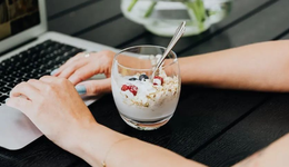 月薪一万，失去酸奶自由