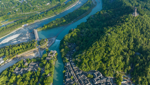 甜烧白,太阳神鸟,钵钵鸡,甜水面,甜皮鸭,若尔盖湿地,蛋烘糕,火边子牛肉,四川大熊猫栖息地,受威胁程