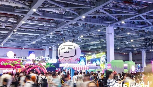 超10万二次元奔赴B站线下展会：UP主用户为爱朝圣，品牌厂商布展赚钱