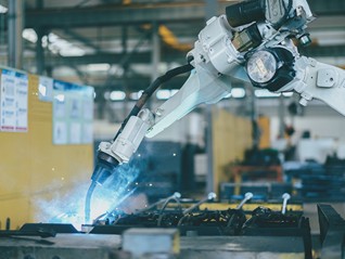 PMI连续两个月回升，制造业好转了吗？