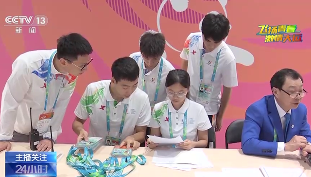 志愿者,赛场,运动员,刘蓓,世界大学生,赛事,金牌,观众席,中国大学生,成都理工大学