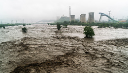 【现场】直击北京暴雨：永定河水流湍急，群众紧急转移至安置点