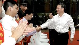 八一建軍節(jié)來臨之際，陳吉寧龔正等市領(lǐng)導(dǎo)會見駐滬部隊(duì)英模代表和上海“最美退役軍人”