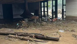 北京隐奢酒店悉昙大堂被洪水冲垮，客人员工被困