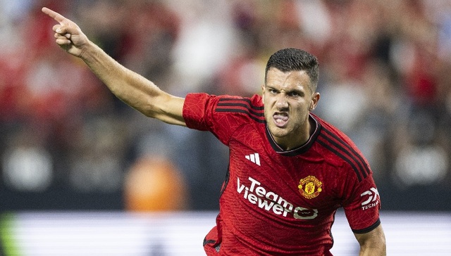 阿迪达斯11.6亿美元续约曼联破纪录，德国运动品巨头持续加码足球