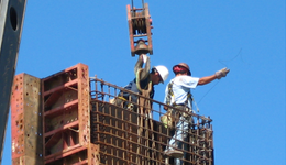 美国工厂很缺人：缺口达80万人，年薪90万元招不到建筑工