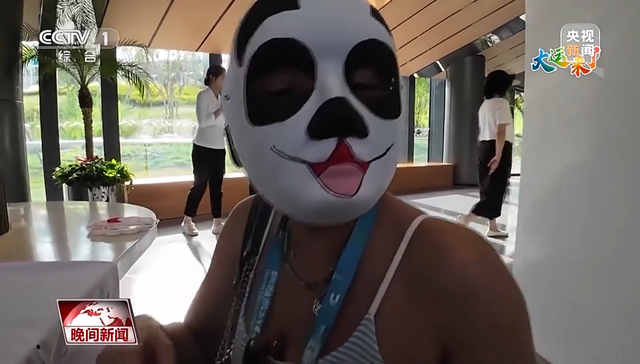 运动员,成都大熊猫繁育,大运会,手机拍照,教练,赛场,视频电话,比赛,很棒,代表团