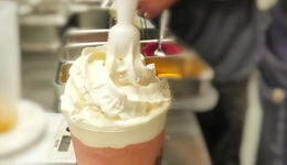 探店“20秒出餐”的茶饮店：流水线操作，一天能卖3000杯