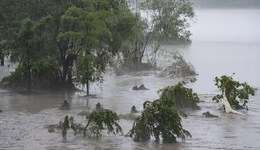 北京藍(lán)天救援女隊(duì)員王宏春犧牲：橡皮艇翻船后被洪水沖走