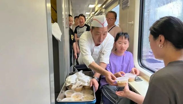 丰沙铁路,列车旅客,列车乘务员,列车车厢,沿河城,人民铁道,安家庄,米粥,庄村,抢险