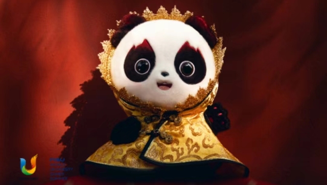 市民大排长龙抢购、人气直逼“花花”，大运会吉祥物蓉宝太火了