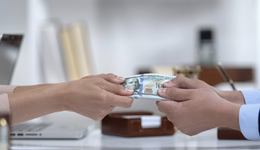 關(guān)聯(lián)公司成被執(zhí)行人還借錢收購(gòu)田中精機(jī)？肖永富入主一年多，加碼布局新能源