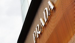 PRADA推3000元面霜引热议，奢侈品搅局美妆带来哪些新变数？