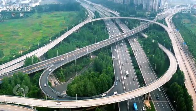 中国式现代化,成都方言,大美,焦点访谈,90后,大运会,轨道交通,美景,绿道,训练