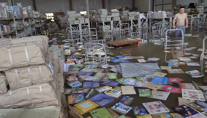 极端天气,出版社