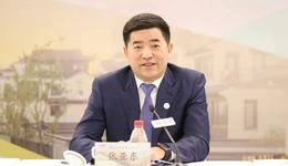 拉横幅庆祝，绿城在上海、杭州开挂拿地，两天投了180亿