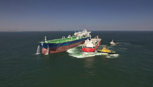 中国完成首单超大型油轮液化天然气加注业务