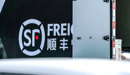 顺丰抄起东方甄选作业