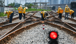 受山东德州平原县5.5级地震影响，北京、上海、山东多条铁路线停运