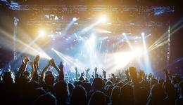 明星演唱会井喷，谁在狂赚谁在血亏？