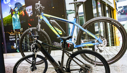 北京信用卡业务员，送出百万山寨山地车