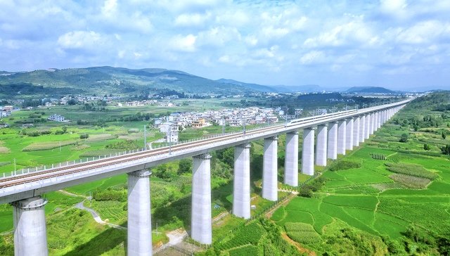 贵南高铁贵荔段正式开通，旅游胜地荔波直达