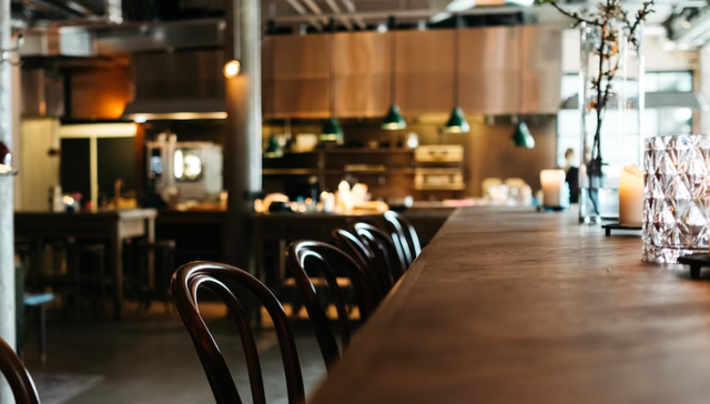 扩张,亏损,网红餐饮,新茶饮,小酒馆,咖啡,加盟,