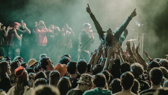 偶像团体,演唱会,粉丝文化,饭圈,内娱,