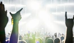 TFBOYS十周年演唱会背后：一场被粉圈大战傍身的商业盛宴