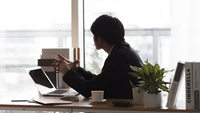 报告：高校毕业生返乡就业成趋势，半数端起“铁饭碗”