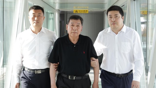 地方新闻精选 | 辽宁“红通人员”外逃8年回国投案 新疆“帮信”团伙涉案42人均为学生