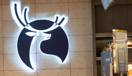 再度升起的瑞幸，正面臨前后夾擊