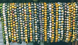 天價(jià)手串，年輕人的新泡泡瑪特？