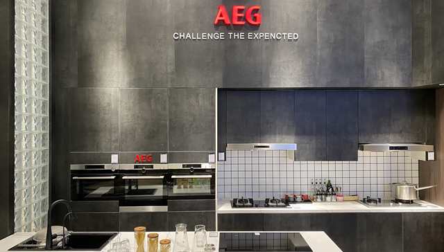 美的想收购的伊莱克斯猛攻高端家电市场，均价3万会有人买单吗？