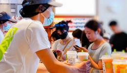 “秋一杯”刷屏，有门店接到一次2300杯的超大单，怎么做到的？