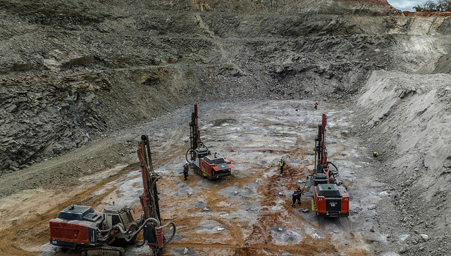 碳酸锂期货价全线跌破20万元