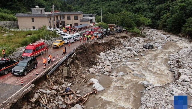 地方新闻精选 | 西安山洪泥石流已造成24人遇难 涿州供水设施基本修复
