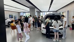 极氪部分门店延长营业时间：直接降价效果显现，三天进店量提升30%