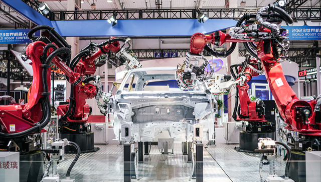 工信部副部长辛国斌：机器人产业逼近变革跃升的临界点 | 2023世界机器人大会