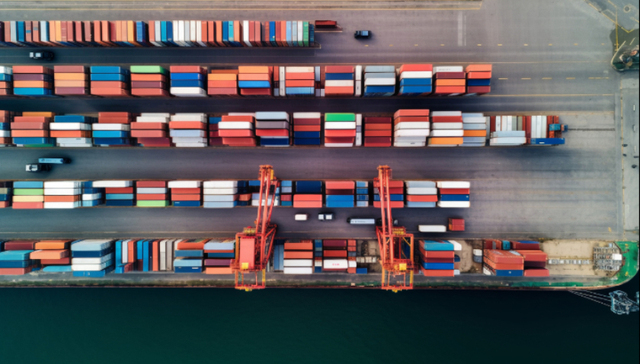 国内首个航运期货上市，有助于规避运价波动风险