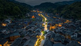 貴州肇興侗寨客棧起火致9死2傷：木質(zhì)房頂被燒毀，起火原因正調(diào)查