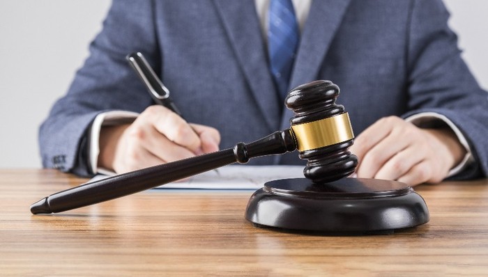 诈骗、挪用公款575万元网络赌博，山西阳城农商行原支行行长获刑16年丨局外人